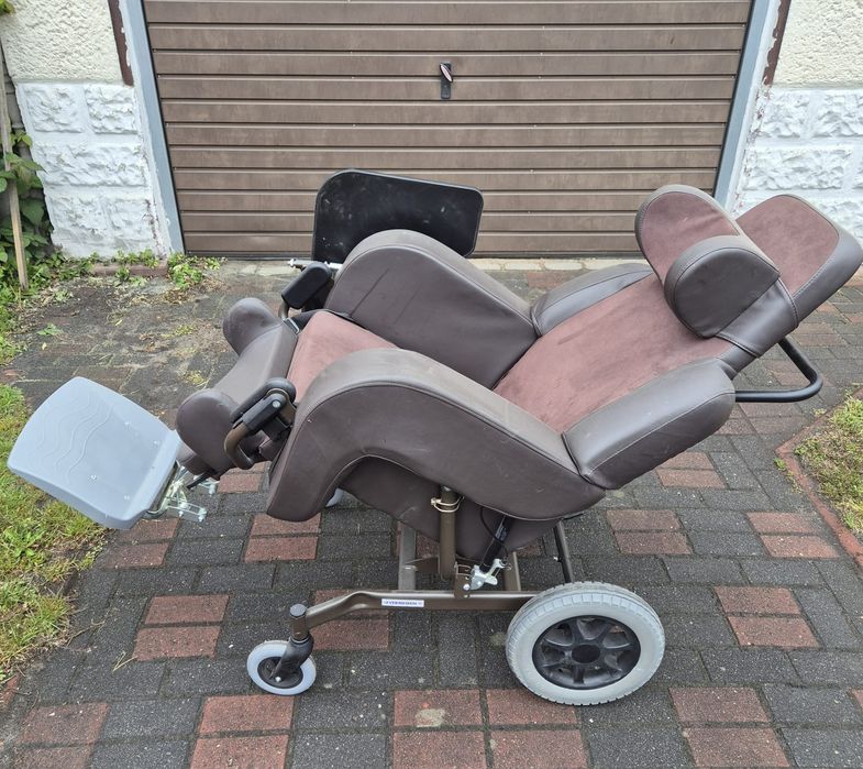 Wózek fotel stabilizujący geriatryczny ortopedyczny. VermeirenCoraille