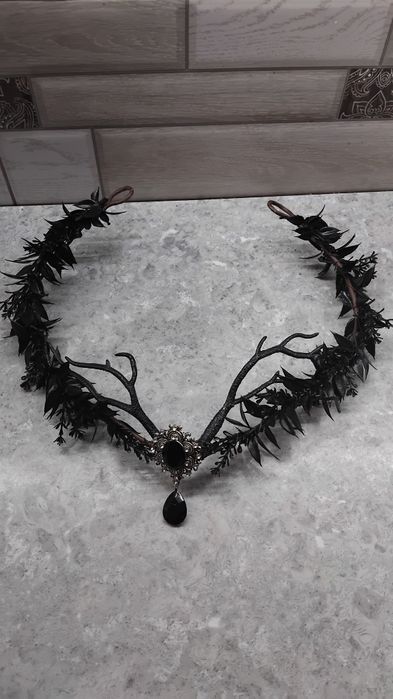 Вінок, корона , прикраса на Хелоуін з гілками та ріжками