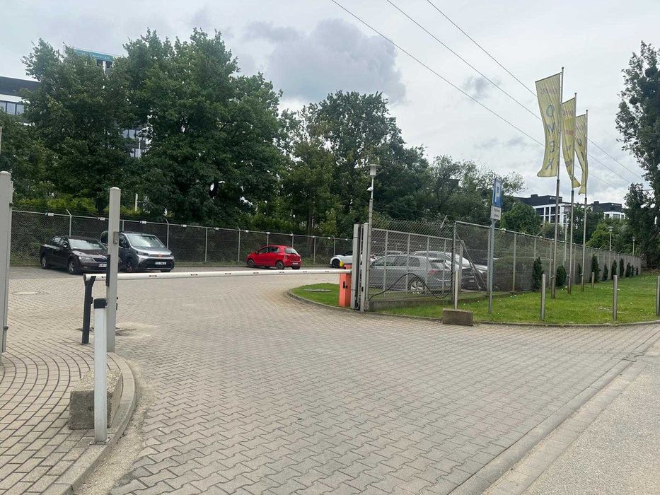 Biuro {~35,5 m2 } przy ul. Legnickiej obok Magnolii.
