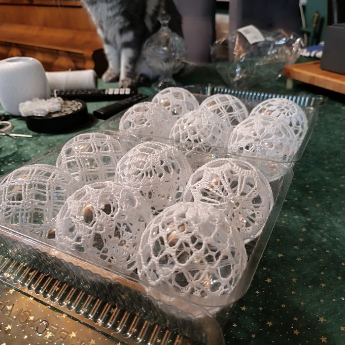 12 bombek robionych szydełkiem