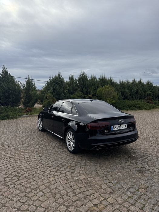 Продам власне авто Audi A4 B8.