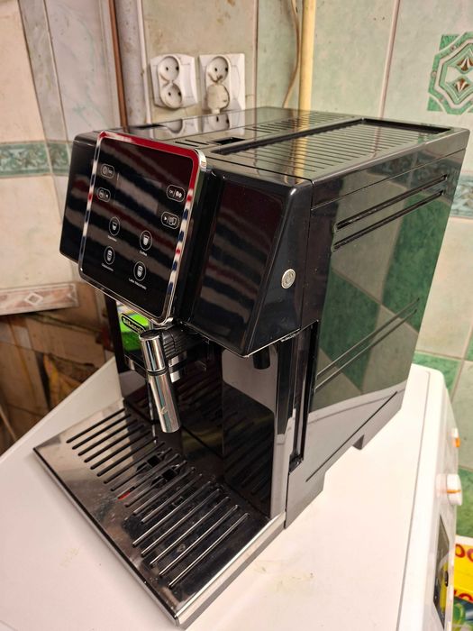 Ekspres automatyczny Delonghi Perfecta  Evo uszkodzony