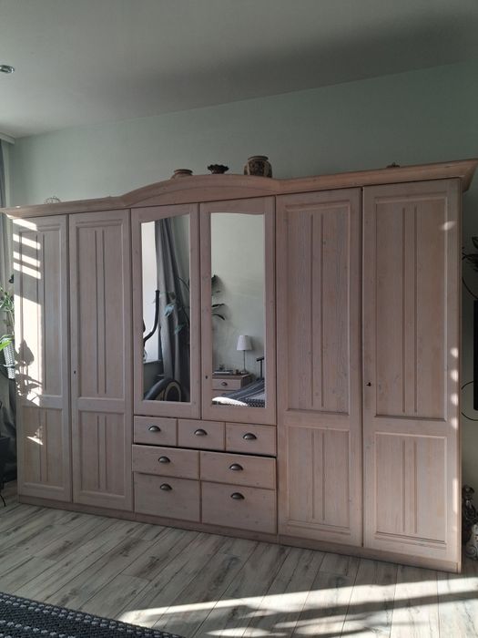 Sprzedam szafę drewnianą 3 metry