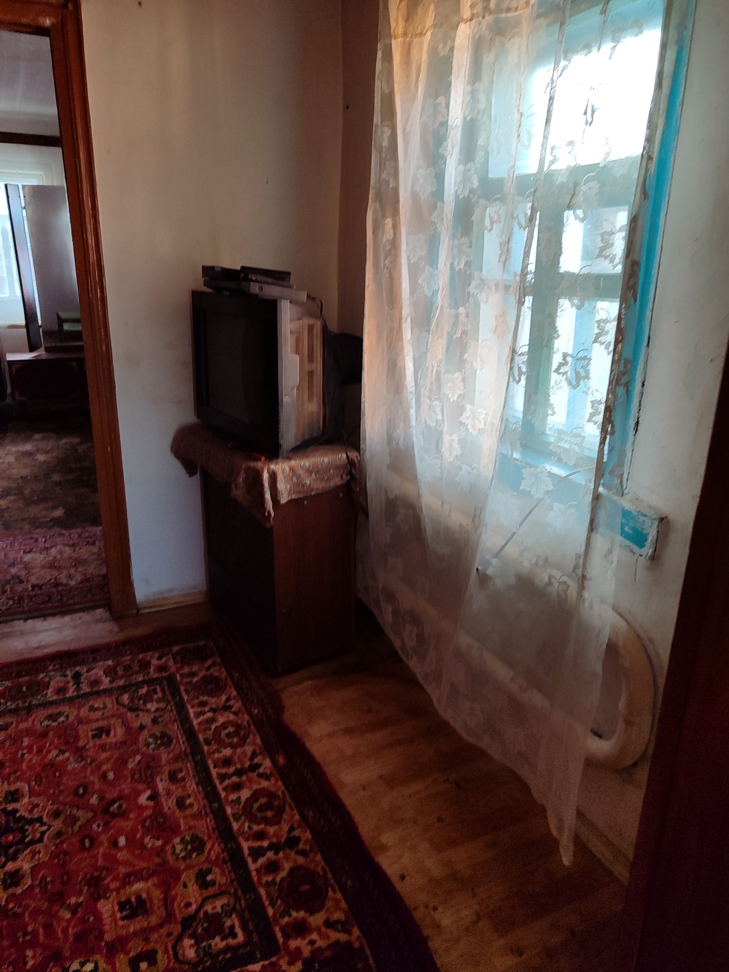 Продам хату  ,до центру 10-15 хв.