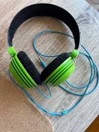 Fones verdes e azuis da Roxy/JBL