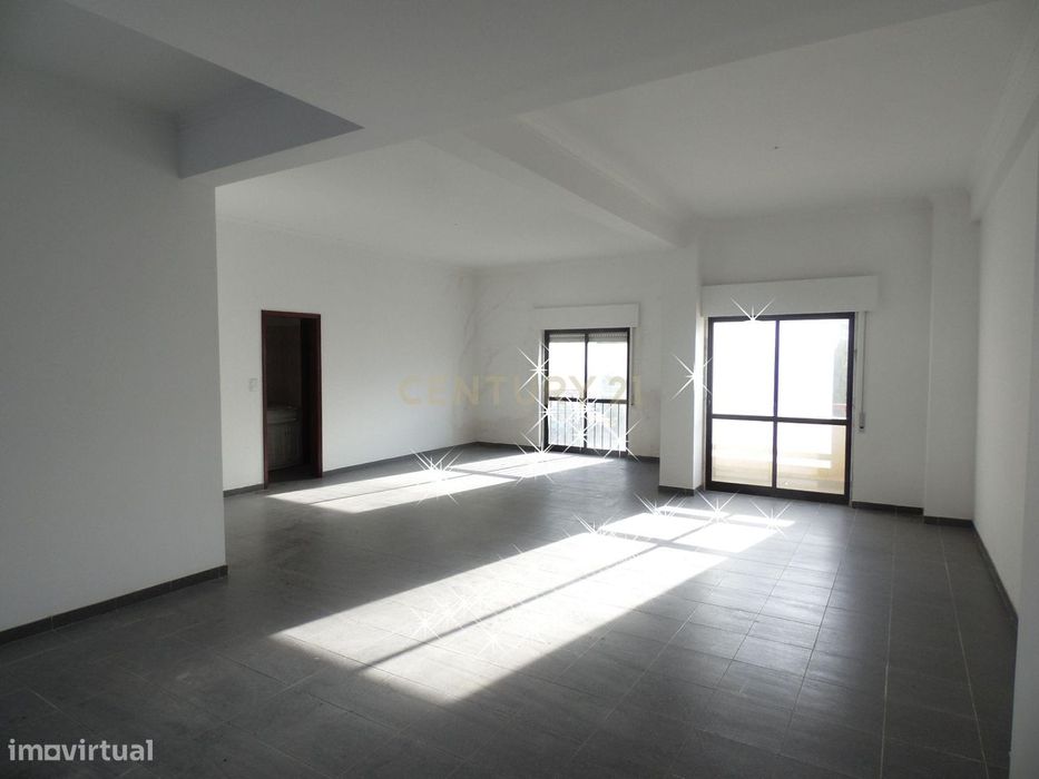 Sintra - Rio Mouro loja ampla 95,45m2 com varanda