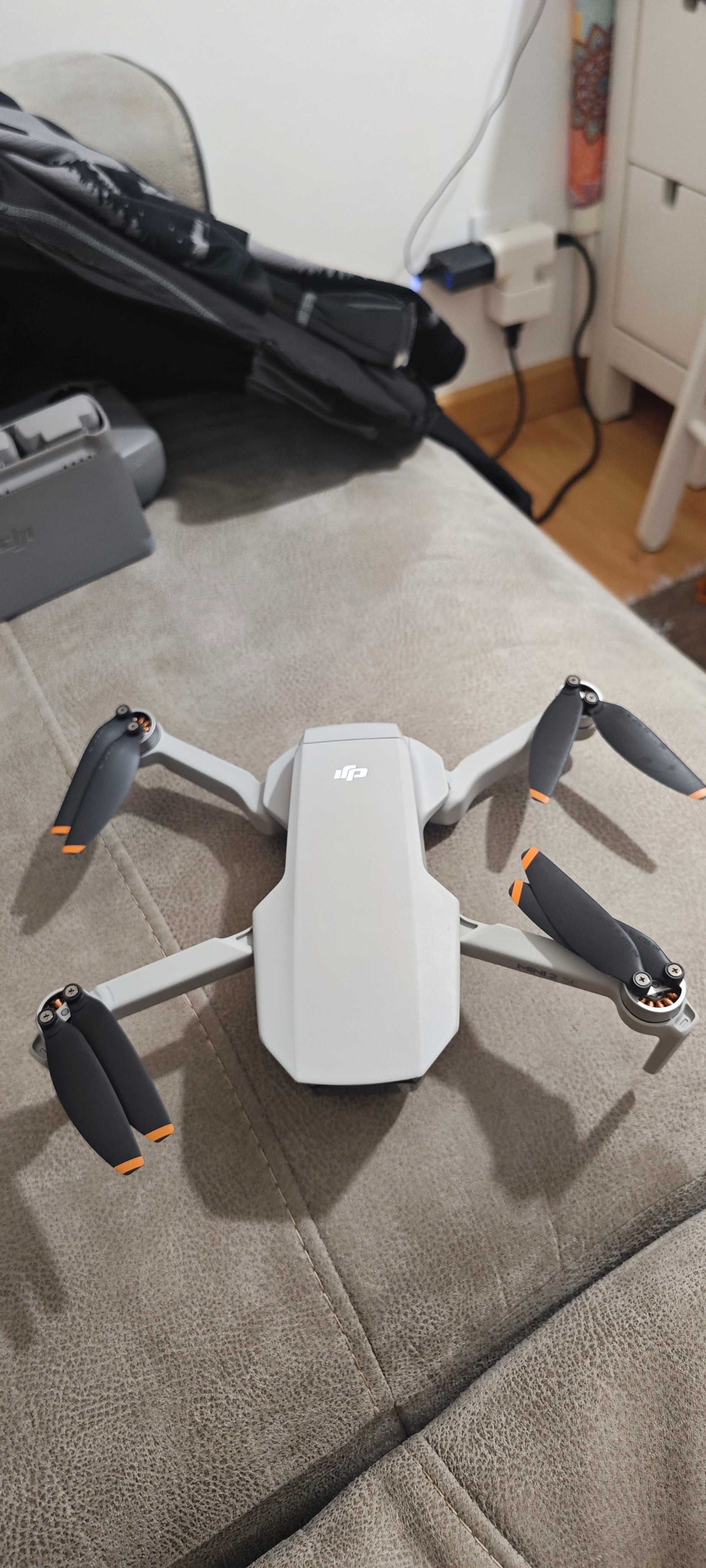 Vendo Drone DJI Mini 2 SE Fly More Combo 11/2024 com seguro 1 ano
