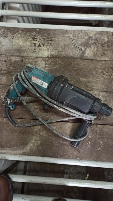Młotowiertarka Makita HR2432