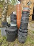 Oddam plastikowe doniczki różnej wielkości