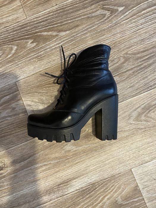 Шкіряні ботінки,дуже зручні