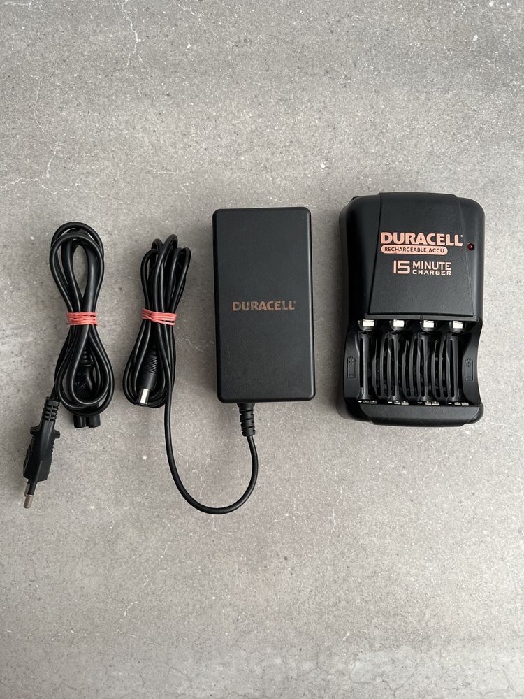 Зарядное устройство для аккумуляторов Duracell CEF15KTN