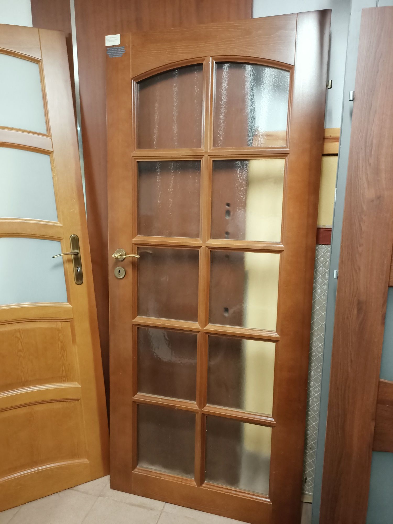 Drzwi wewnetrzne(skrzydlo) drewno   szerokosc 80 cm wys 185/200 cm