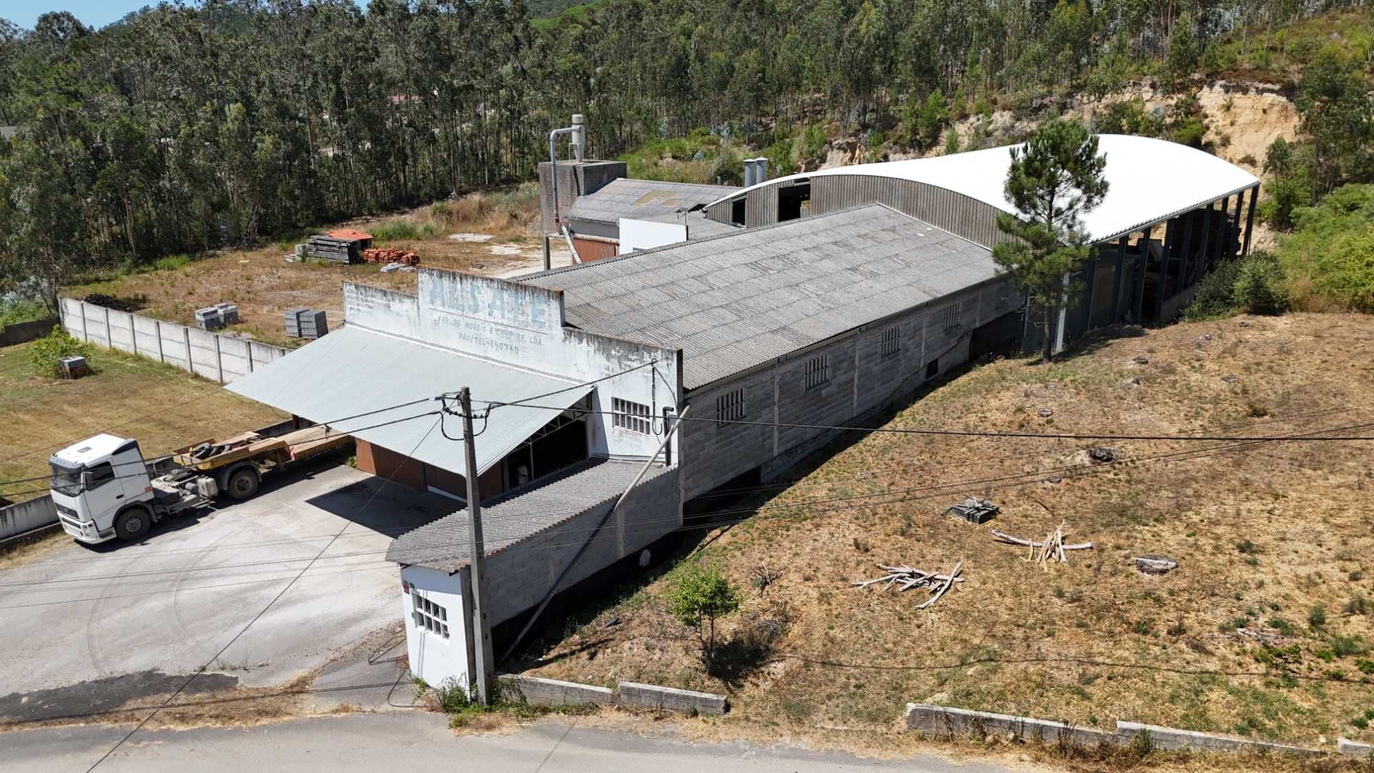 Vende-se Fábrica de Móveis e Carpintaria