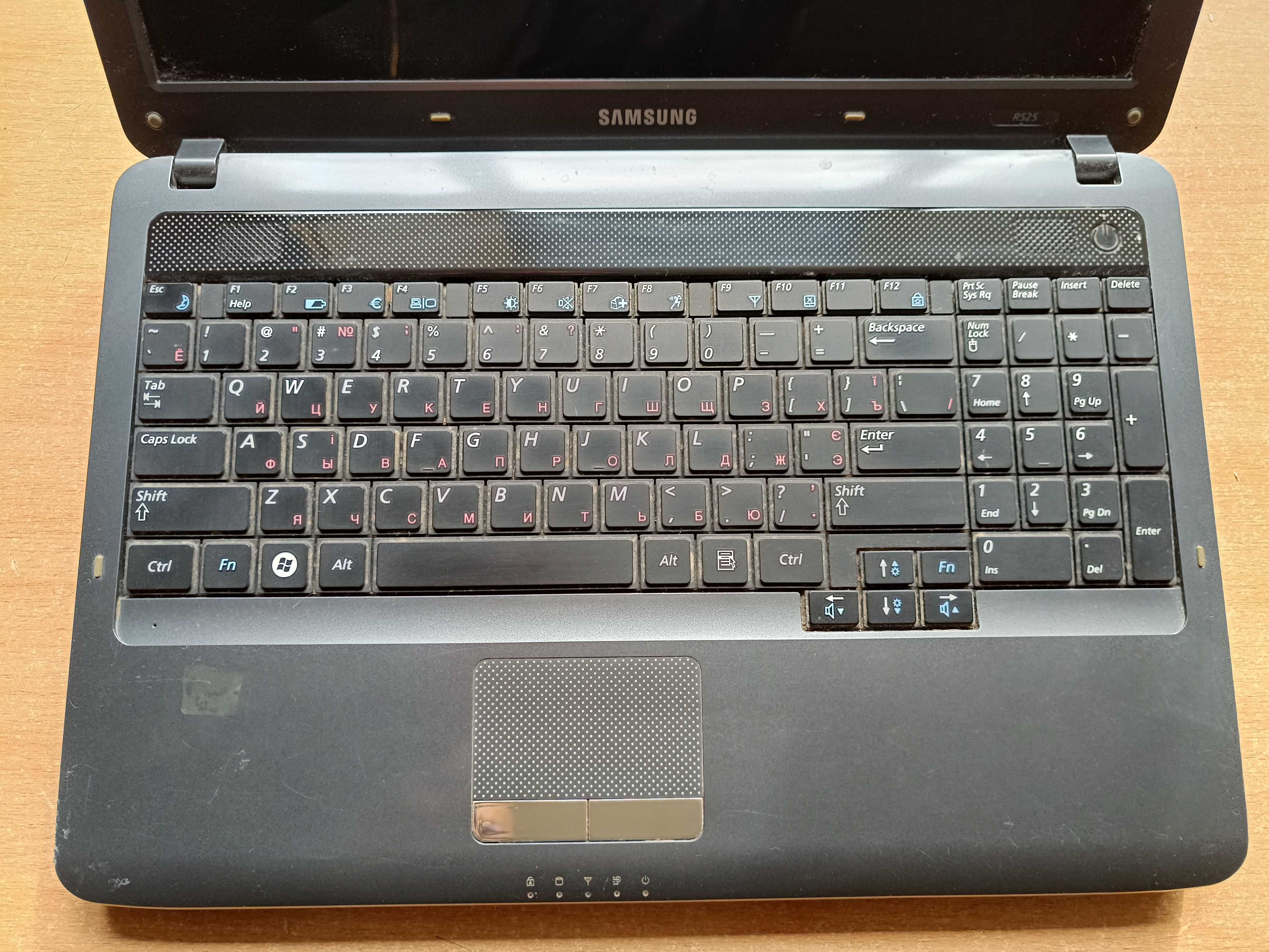 Ноутбук Samsung R525 (NP-R525-JV01UA) не вмикаєть, на запчастини