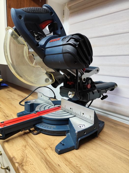 Торцювальна , торцовочна пила , торцовка Bosch Professional