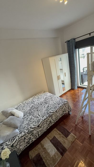 Quarto casal c/s filho mobililiado 5 min estação de  Entroncamento