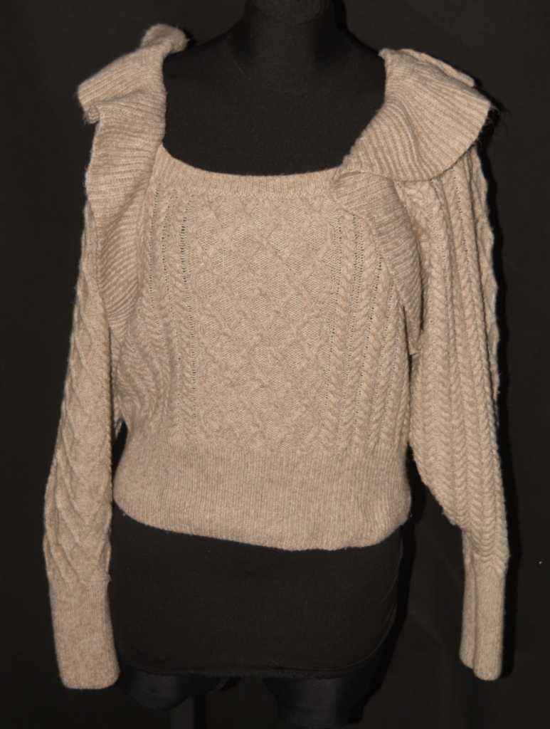 Sweter z falbankami M luzny fason