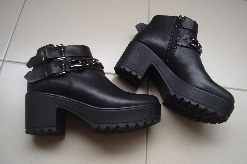 Botas em pele para menina ou senhora