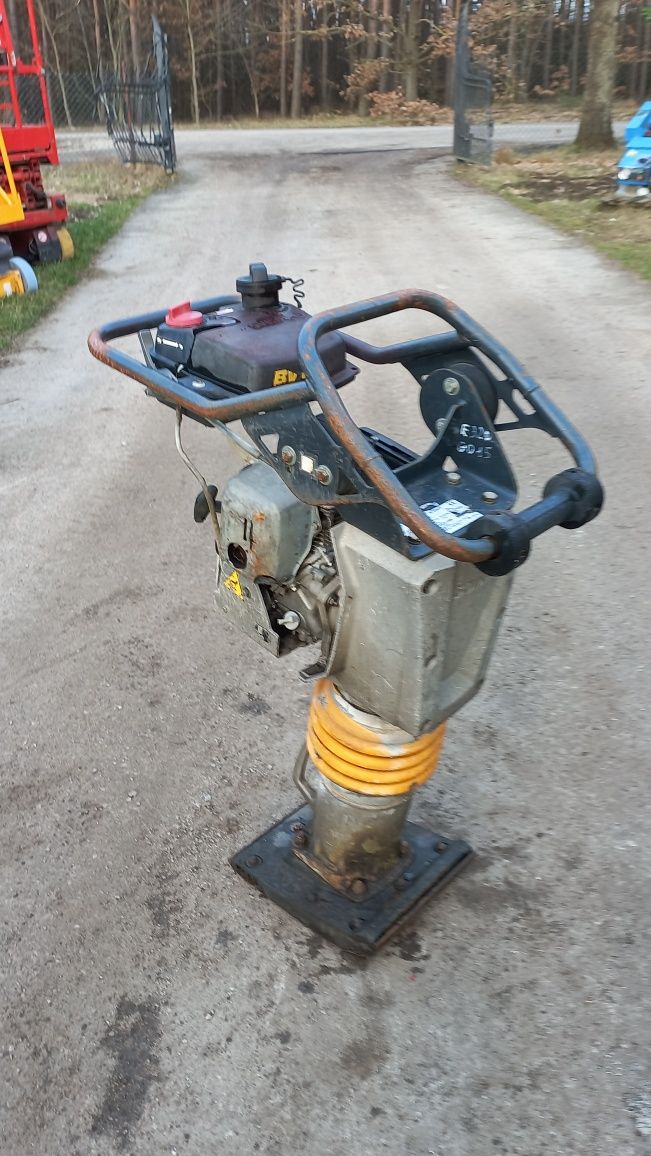 Stopa wibracyjna Bomag BT65 rok 2014 67kg skoczek ubijak Wacker 
Rok p