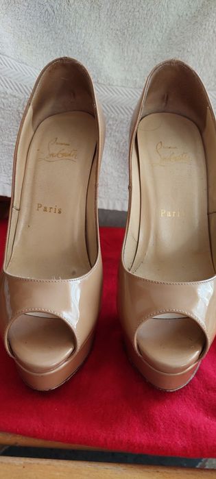 Продам туфли Christian Louboutin, размер 37,цвет бежевый, цена 12000