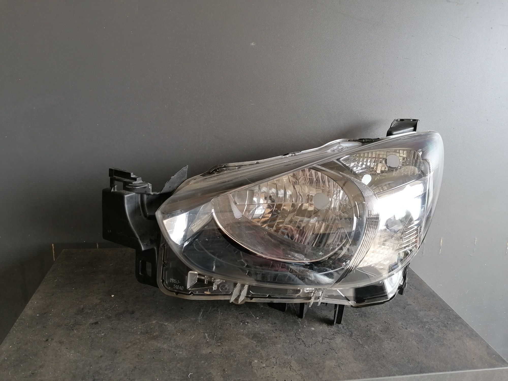 Lampa Lewa Mazda 2 II Zwykła 14- oryginał