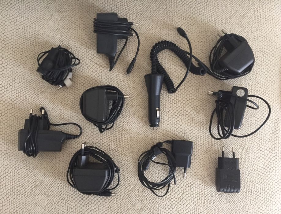 Equipamento Variado de Telecomunicações + 16 CDs e 8 Capas para CD