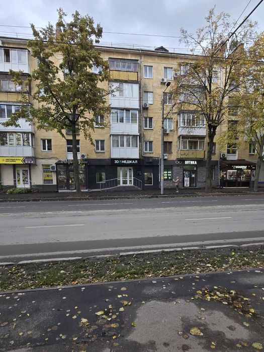 Продам комерційне приміщення Київська 86