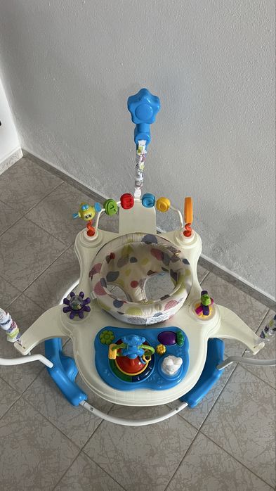 Saltador c/bonecos a pilhas