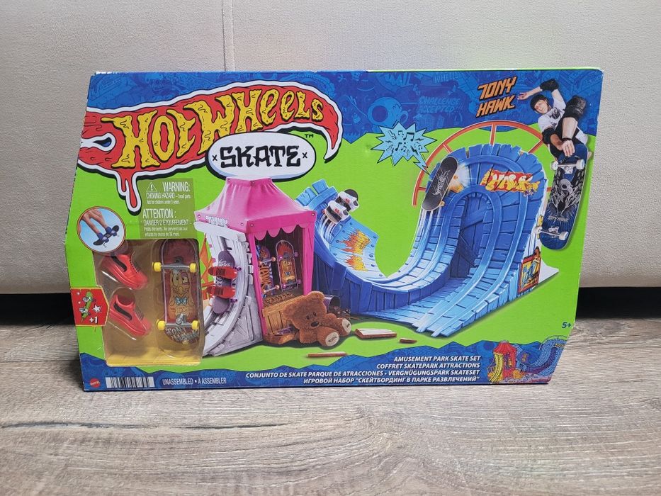 Hot wheels fingerboard skatepark