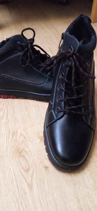 Продам новые ботинки