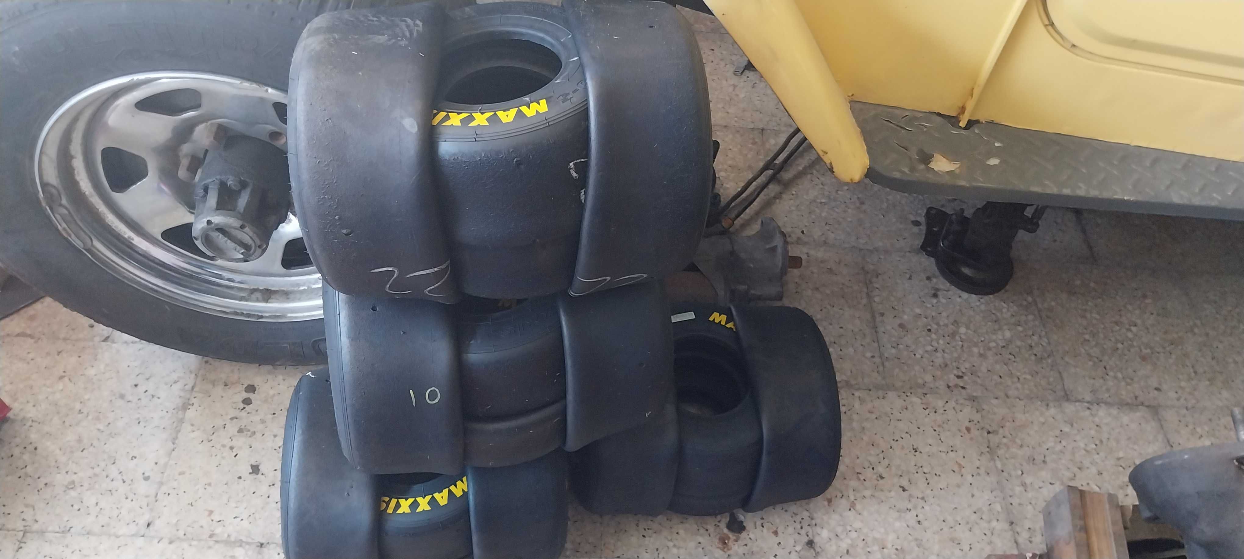 Karting - Pneus MAXIS como novos