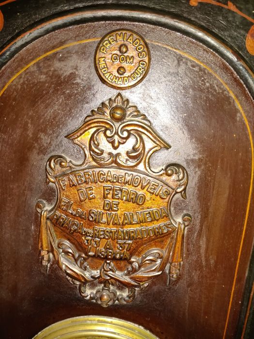 Cofre de 33-37 premiado medalha de ouro