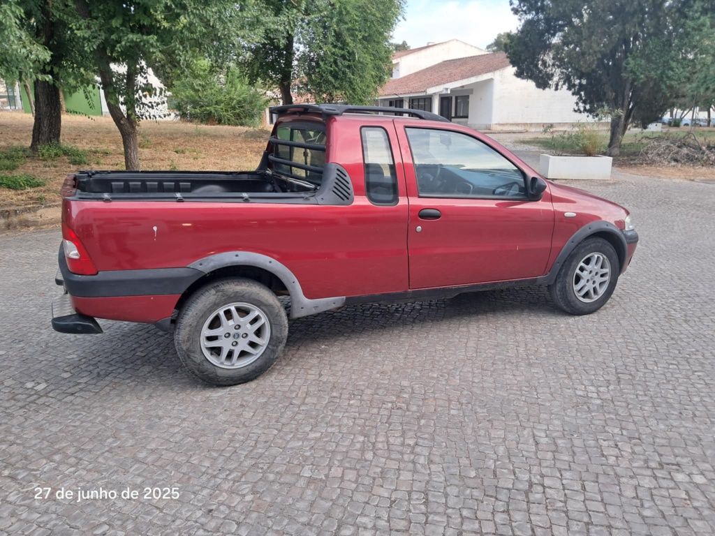 Vendo ou troco Fiat Strada 1.9 JTD ano 2003
Carro està espetacular,enc