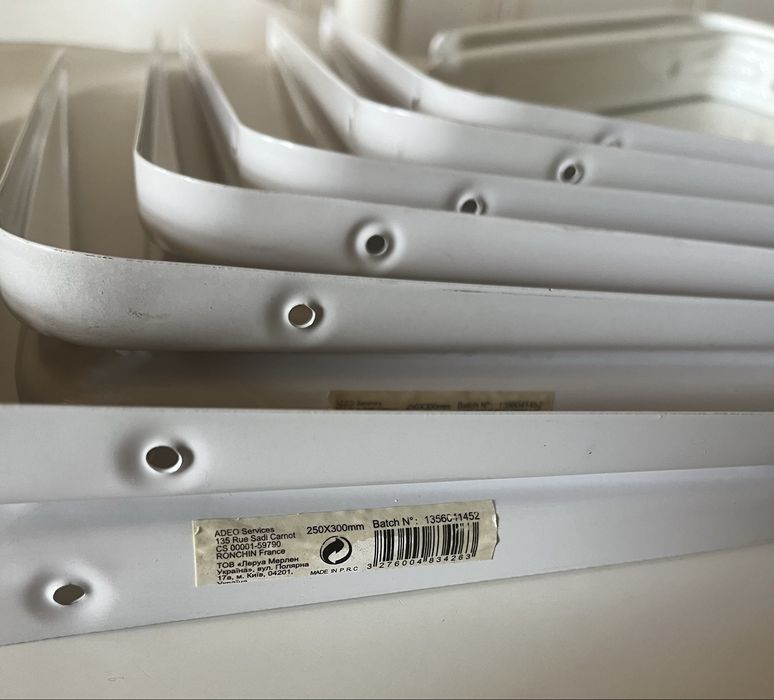 Placas de Aglomerado Branco e Suportes Brancos