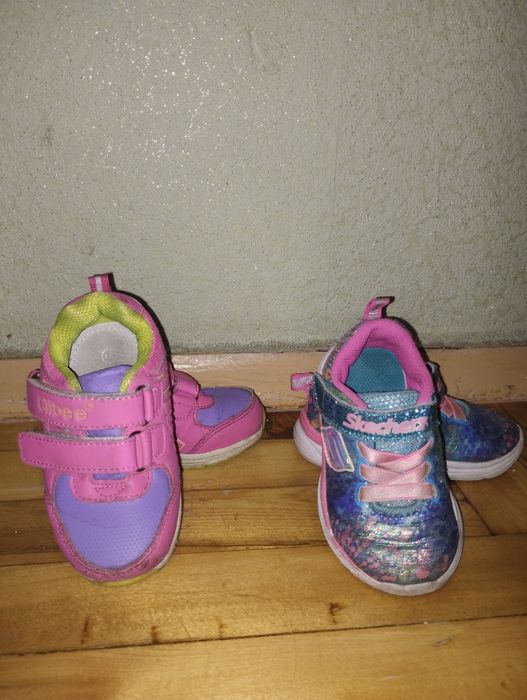 Отдам кроссовки на девочку