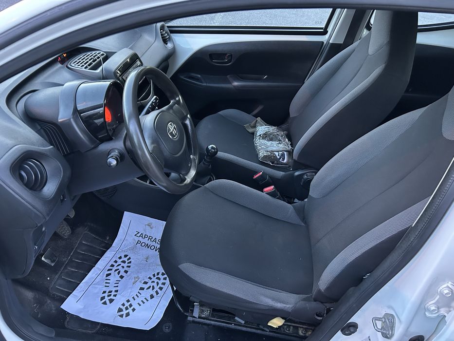 Toyota Aygo 1.0 VVTi lampy LED 5 drzwi benzyna 70 koni Klimatyzacja