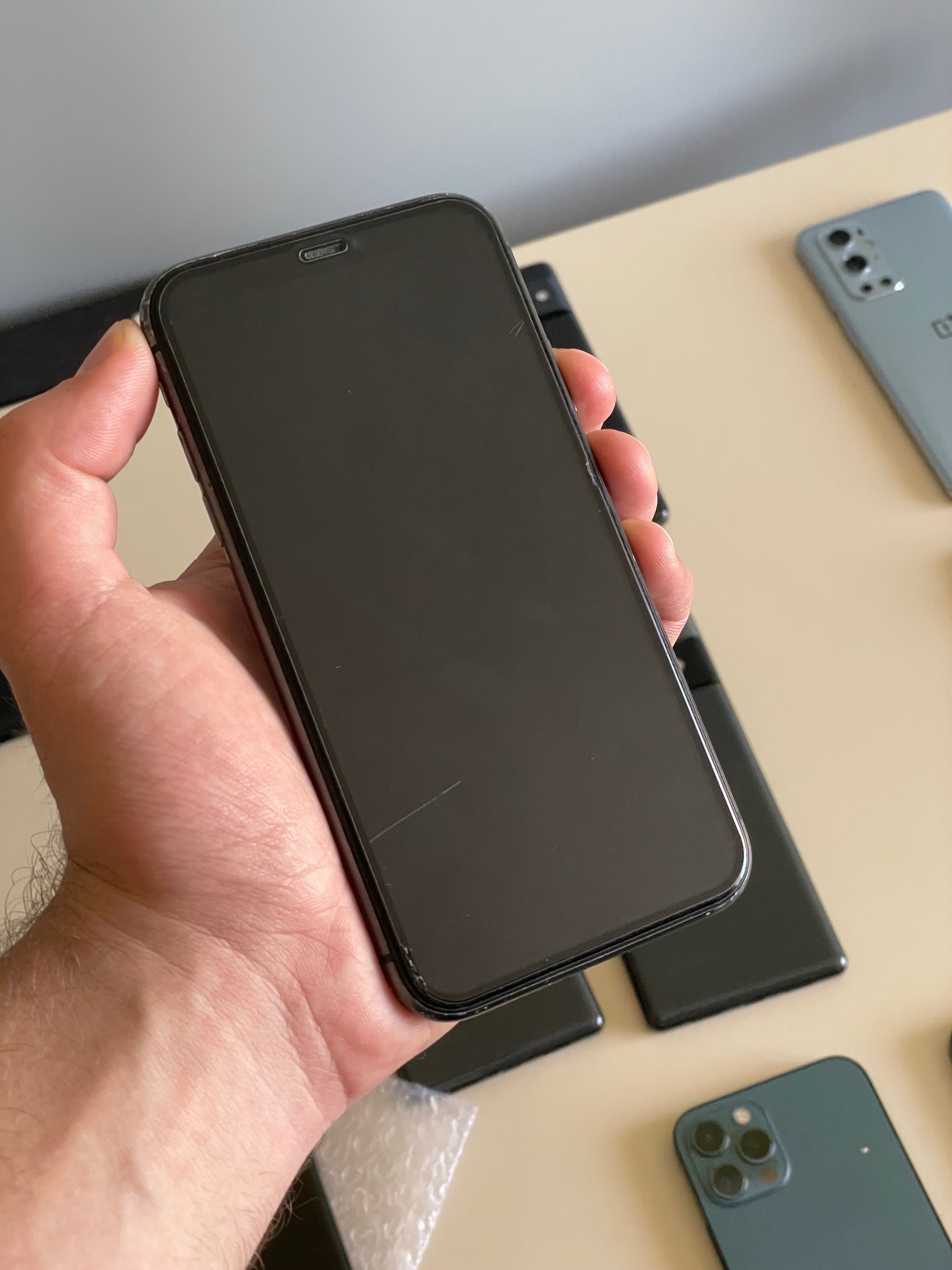 Apple iPhone 11 64GB Black Neverlock / Айфон 11 64ГБ Чорний Неверлок