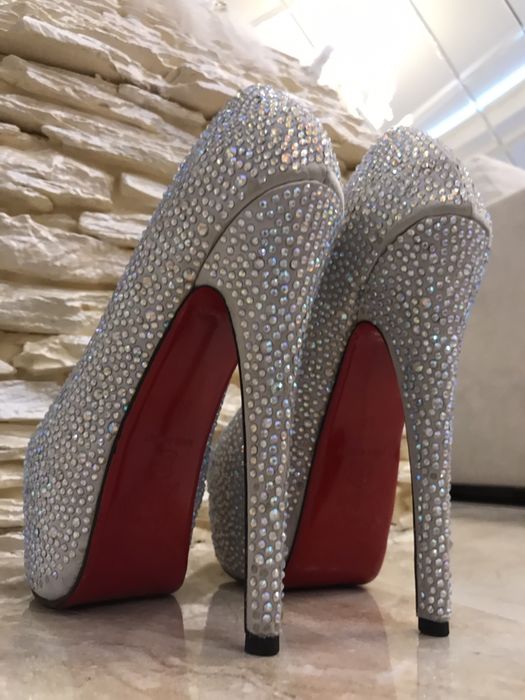 Туфли Louboutin в камнях