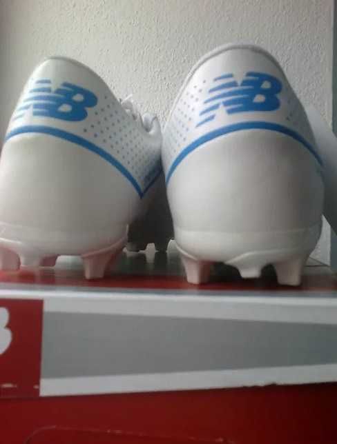 Chuteiras marca New Balance Visaro