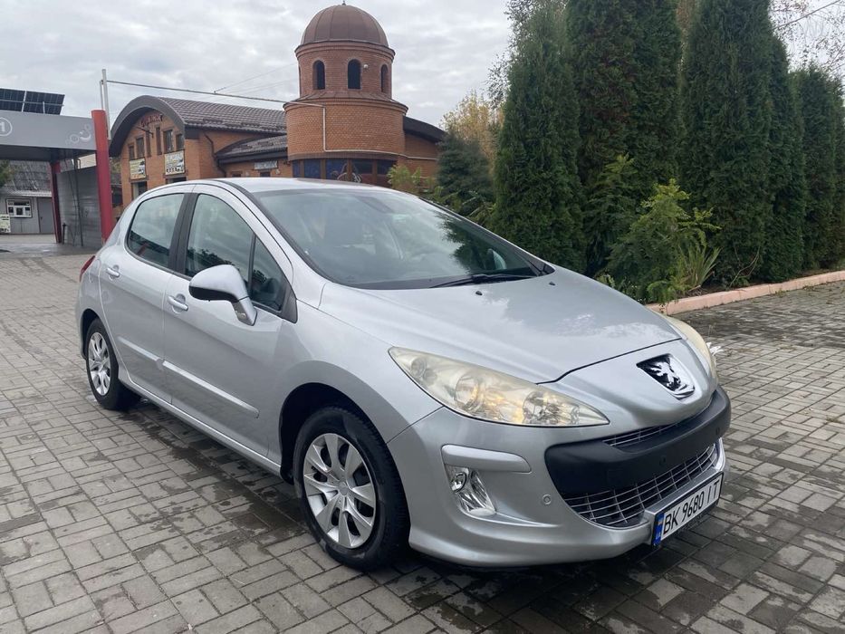 Peugeot 308  2011року