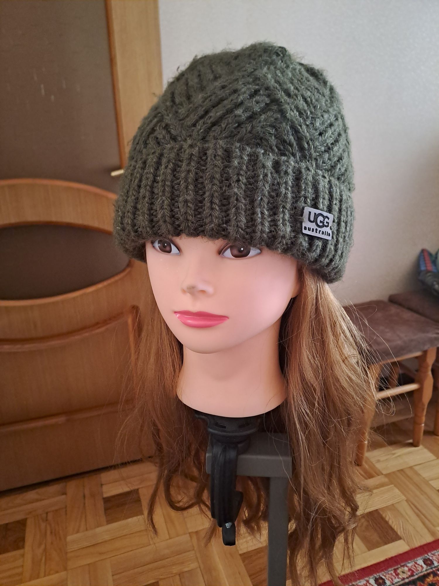 Продам шапки теплые