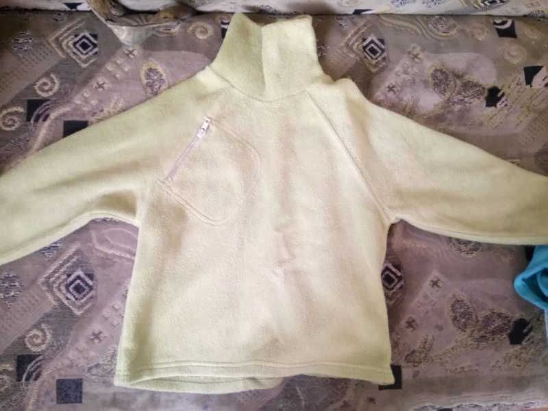 Одежда для мальчика в отличном состоянии (кофты, свитера) 2-5 лет