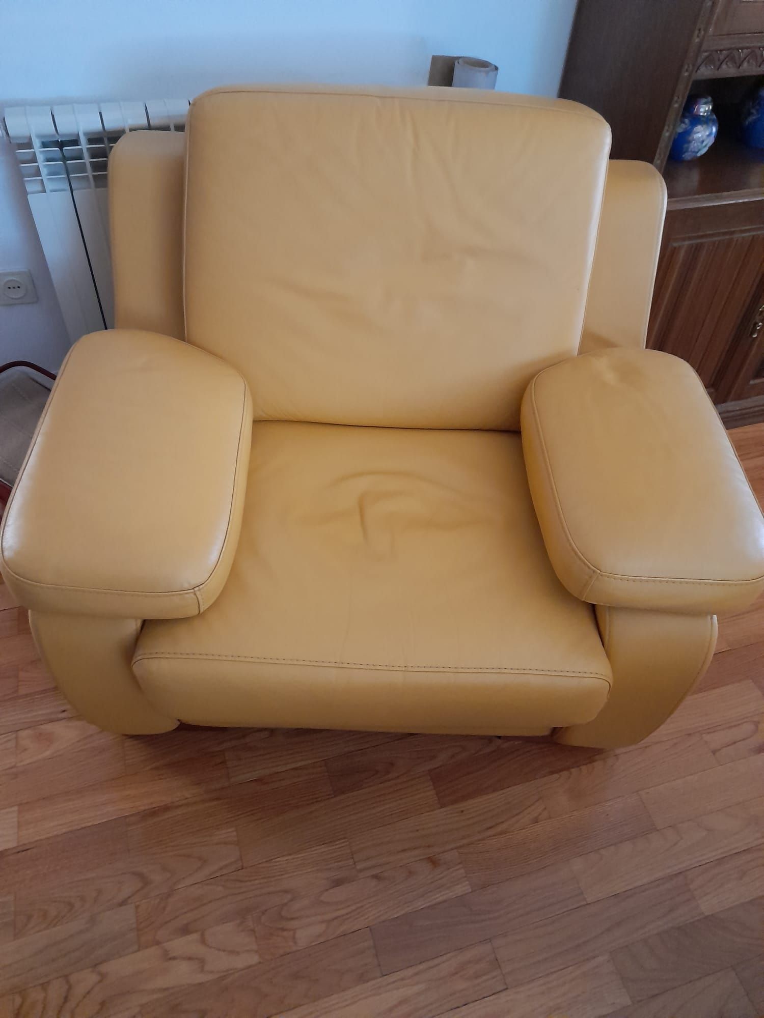 Conjunto Sofá 2 lugares + 2 poltronas em pele