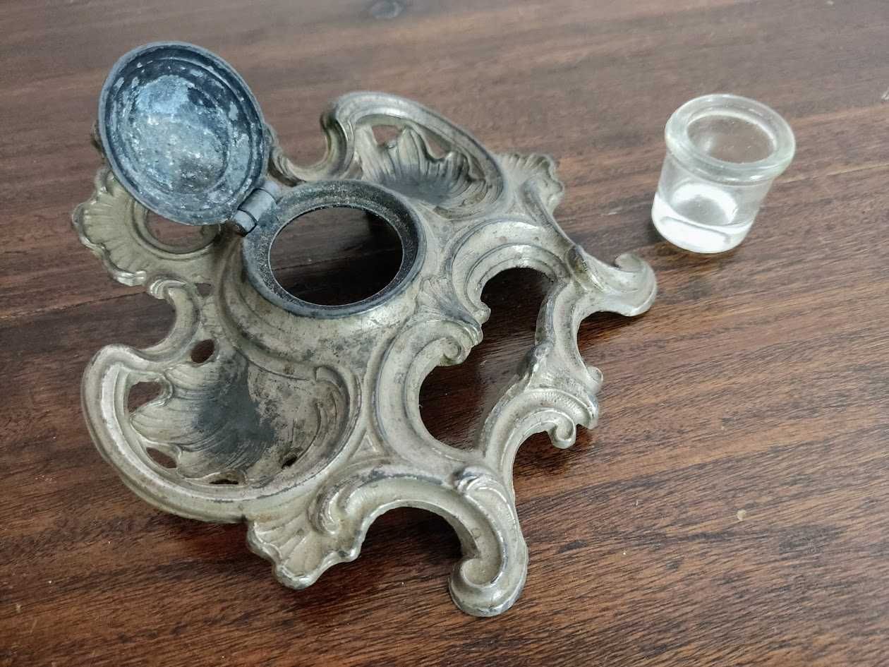 Antigo tinteiro de caneta em metal vasado