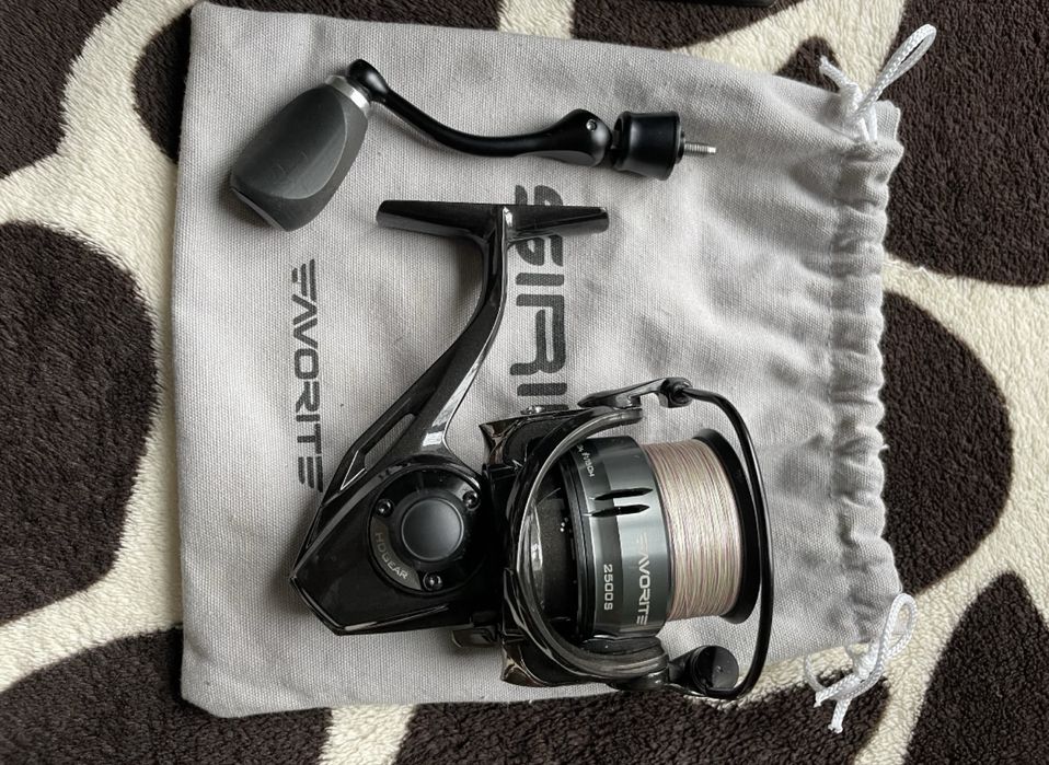 Котушка Favorite Sirius 2500S SRS25S1 12+1BB + шнур Hardcore 200 m