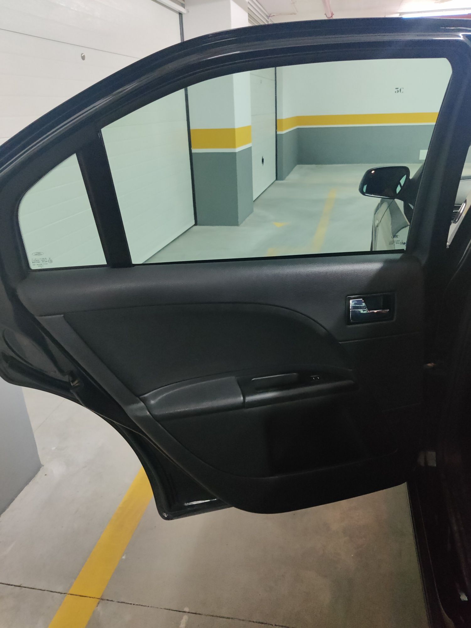 Ford Mondeo 1.8 SCI 130cv Titanium impecável