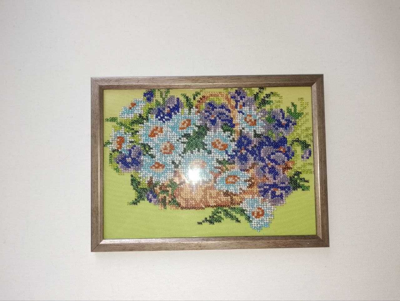 Картина вышитая бисером букет цветов