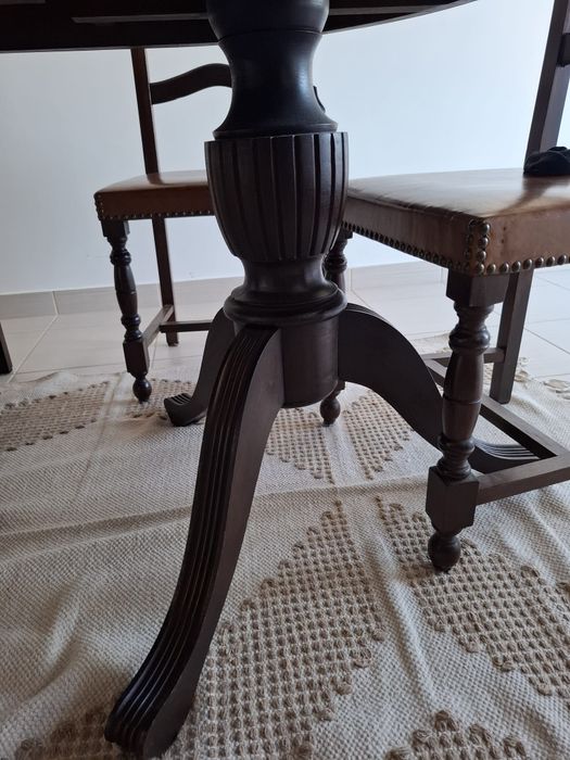 Mesa Extensível com cadeiras