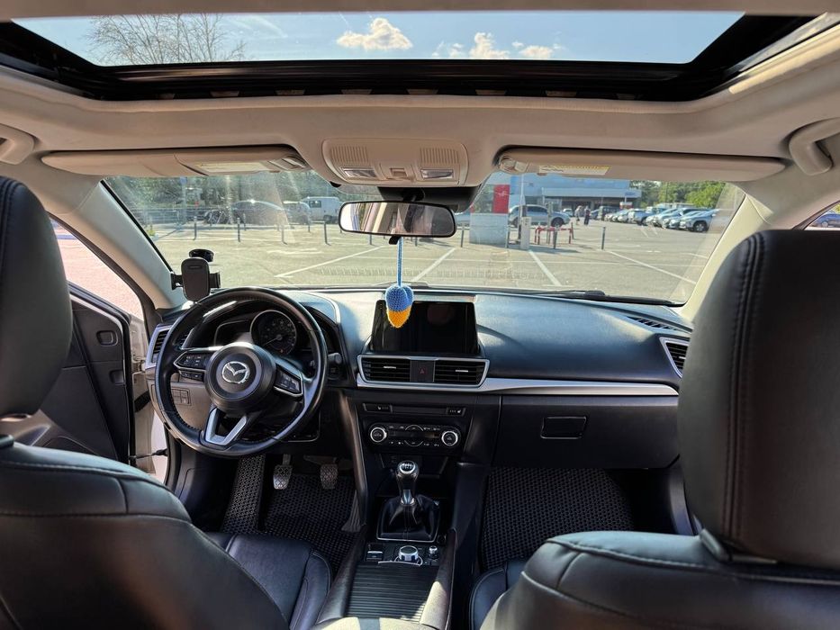 Продам Mazda 3 2017