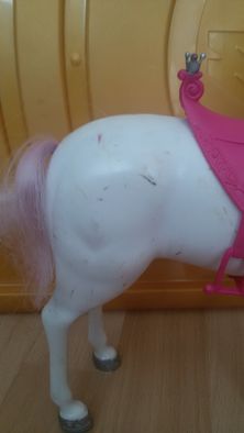 Лошадь лошадка для Барби с аксессуарами